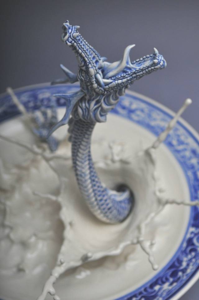 了不起的匠人,香港雕塑家曾章成&ldquo;痛龍&rdquo;瓷器作品
